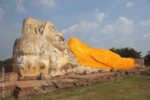 Lying buddha figure at wat lokayasutharam