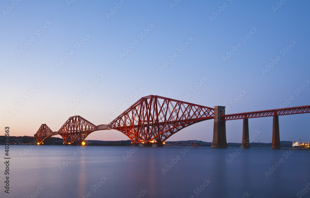 The Forth Rail Bridge crossing between Fife and Edinburgh, Scotl - obrazy, fototapety, plakaty 
