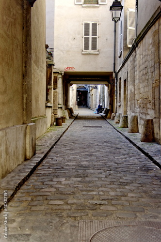 Ruelle pavée, quartier du Marais. Vieux Paris. France.