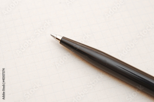 Blank note paper with pen