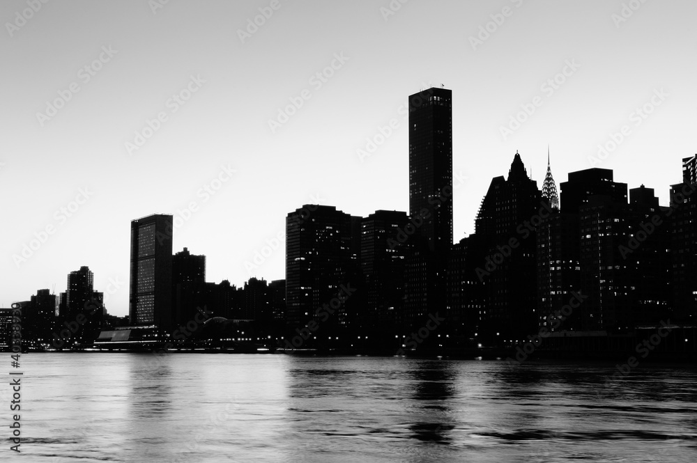 Manhattan silhouette black and white