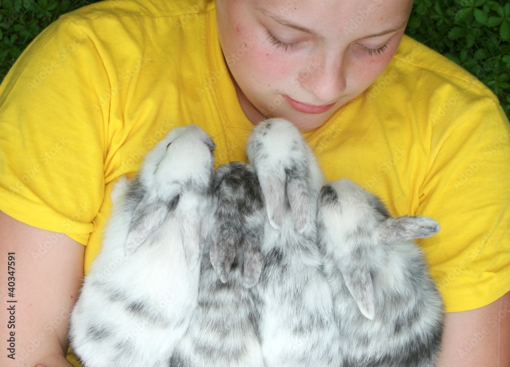 Mädchen mit Kaninchen