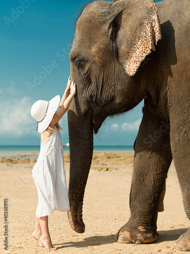 girl and elefant
