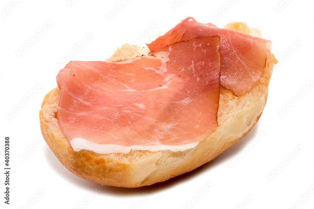 Belegtes Brötchen mit rohem Schweineschinken Belegtes Brötchen mit rohem Schweineschinken
