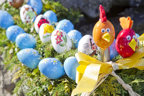 detail eines osterbrunnens in franken