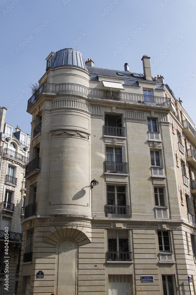 Fototapeta premium Immeuble du quartier d'Auteuil à Paris