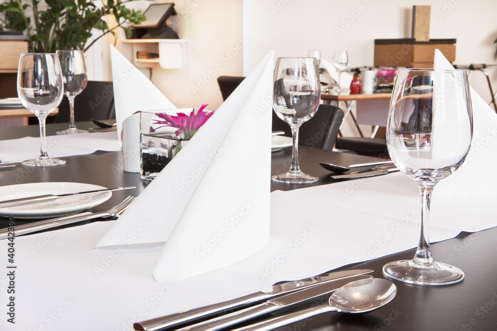 Restauraant table setup Restauraant table setup