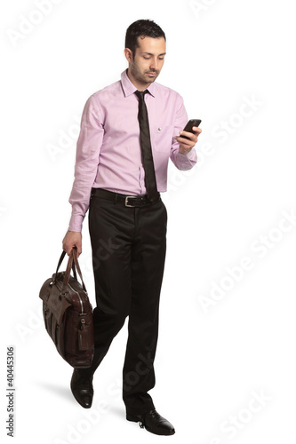 architetto con borsa e telefono