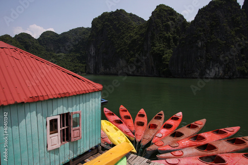 kayak nella baia di halong photo