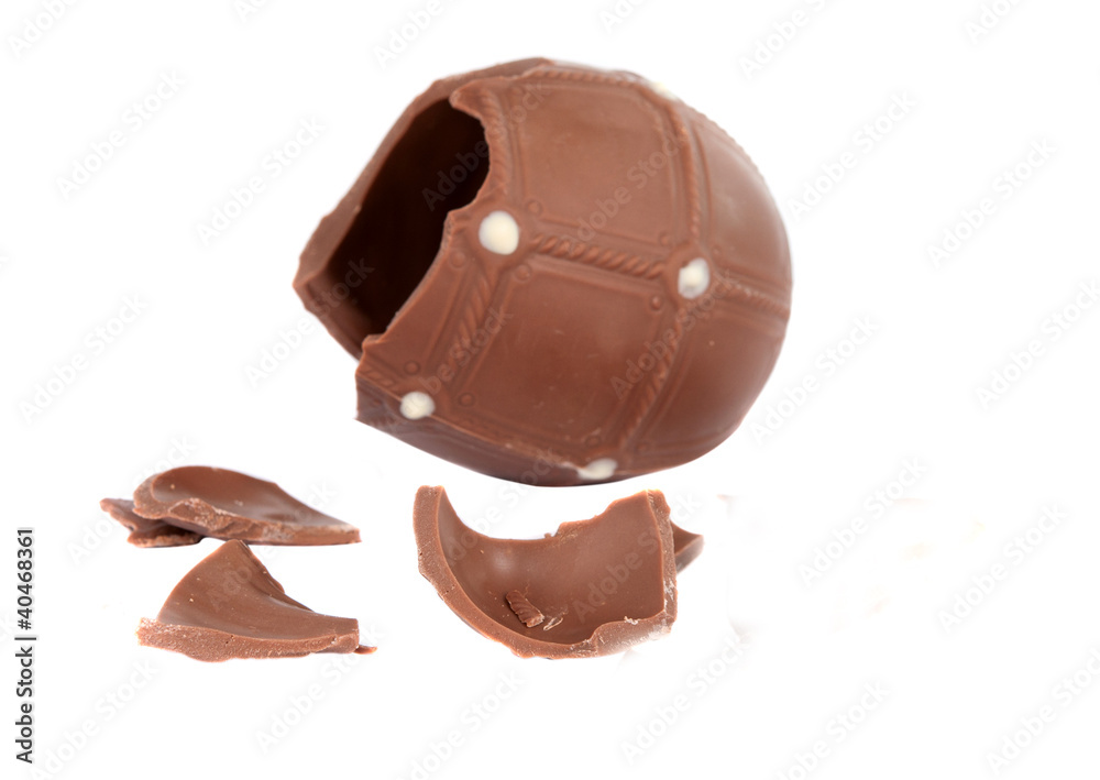 Obraz premium cracked chocolate egg