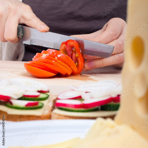 Slicing fresh tomato