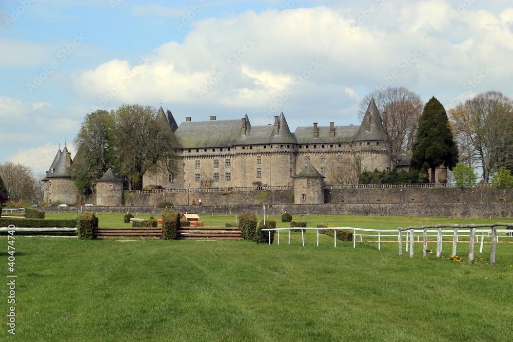 Château de Pompadour et hippodrome (Corrèze)