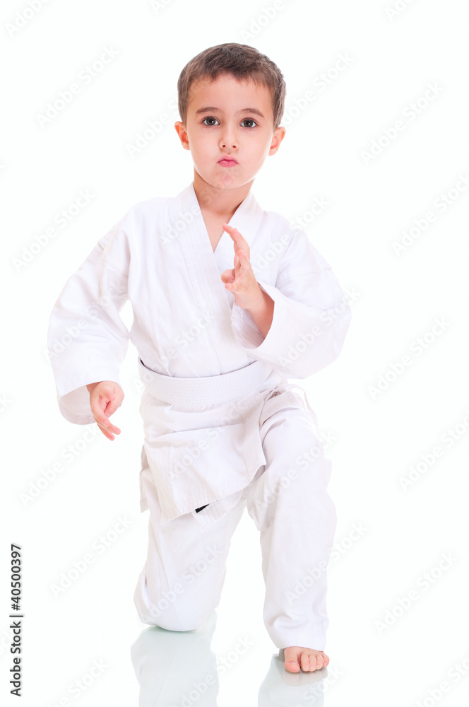 Aikido boy fighting position in white kimono foto de Stock Adobe Stock