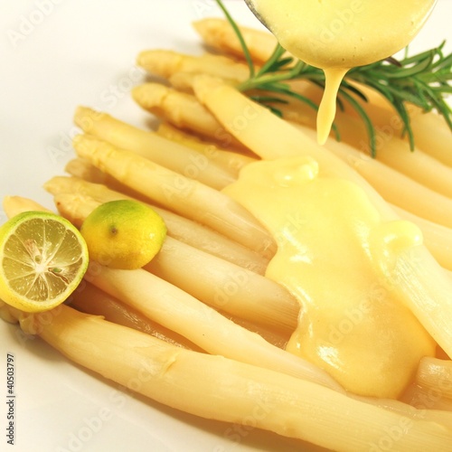 frischer Spargel lecker zubereitet photo