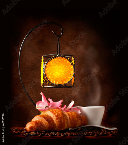Fototapeta Hot Coffee - Caffè caldo con candela a pendolo