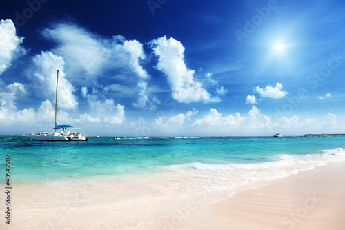 Caribbean beach and yacht © Iakov Kalinin