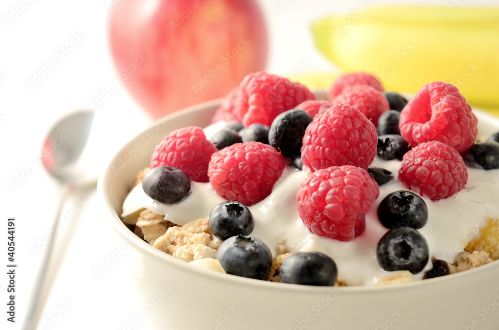 Naklejka premium Muesli, yogurt and berries