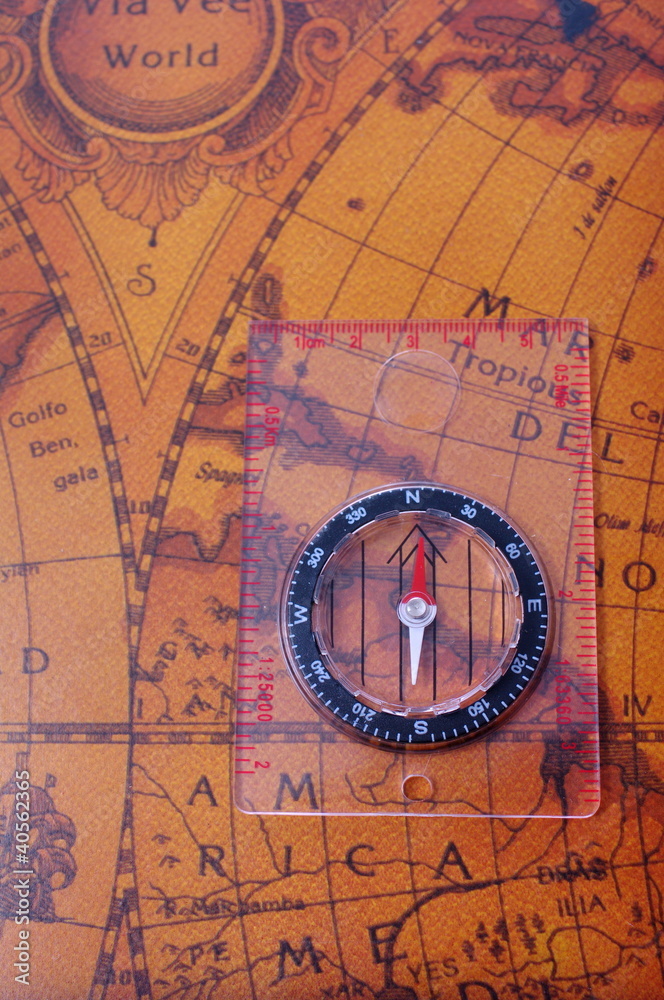 Kompas na mapie turystyka - obrazy, fototapety, plakaty 