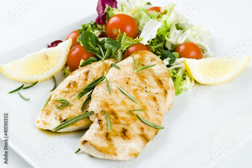 Grilled chicken with fresh vegetables