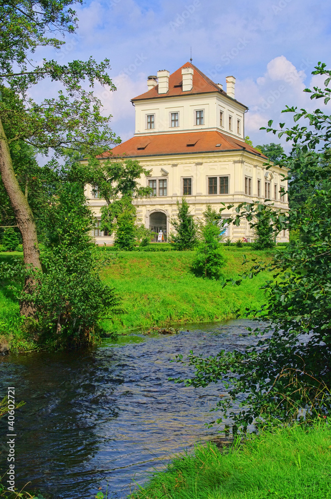 Ostrov Weisses Schloss - Ostrov white palace 03