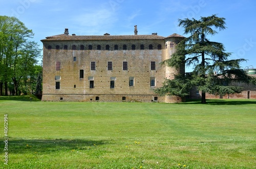 castello di san pietro in cerro - emilia romagna