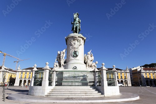 famous statue on commerce square