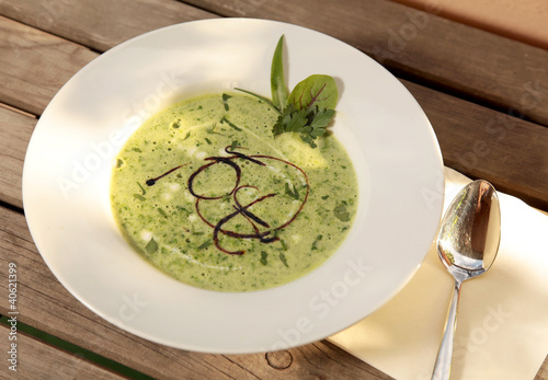 Frühlingskräutersuppe