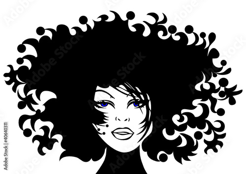 Frau mit abstrakter Frisur