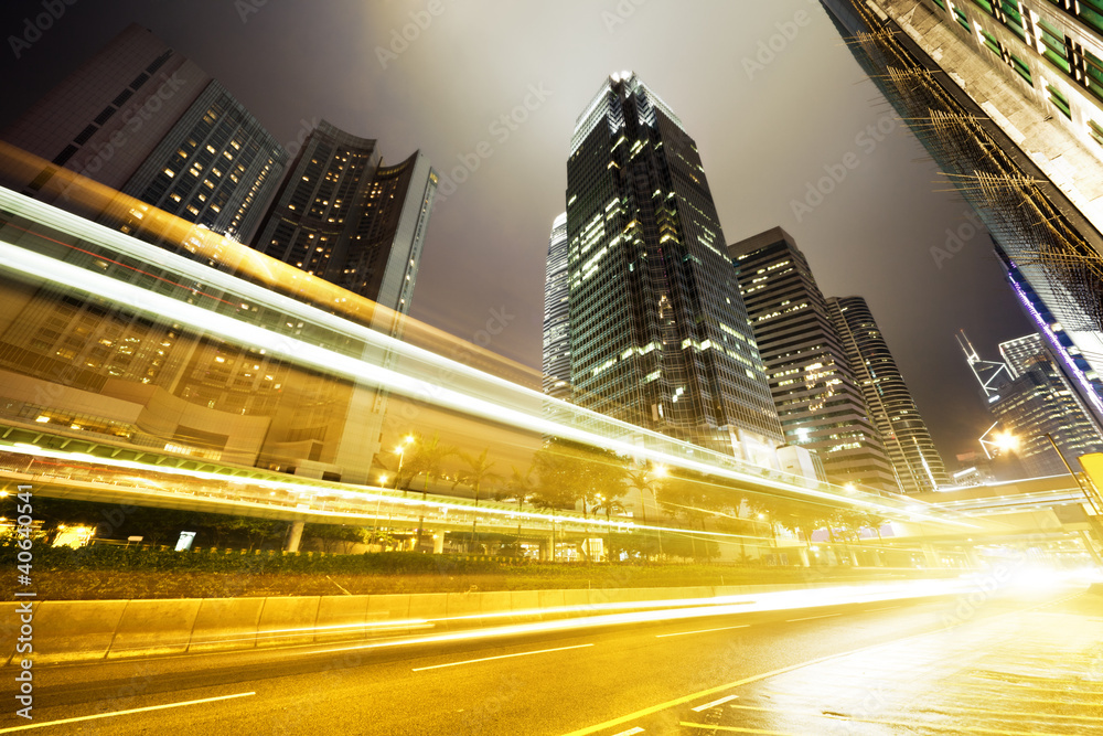 Obraz premium ruch uliczny w Hongkongu w nocy