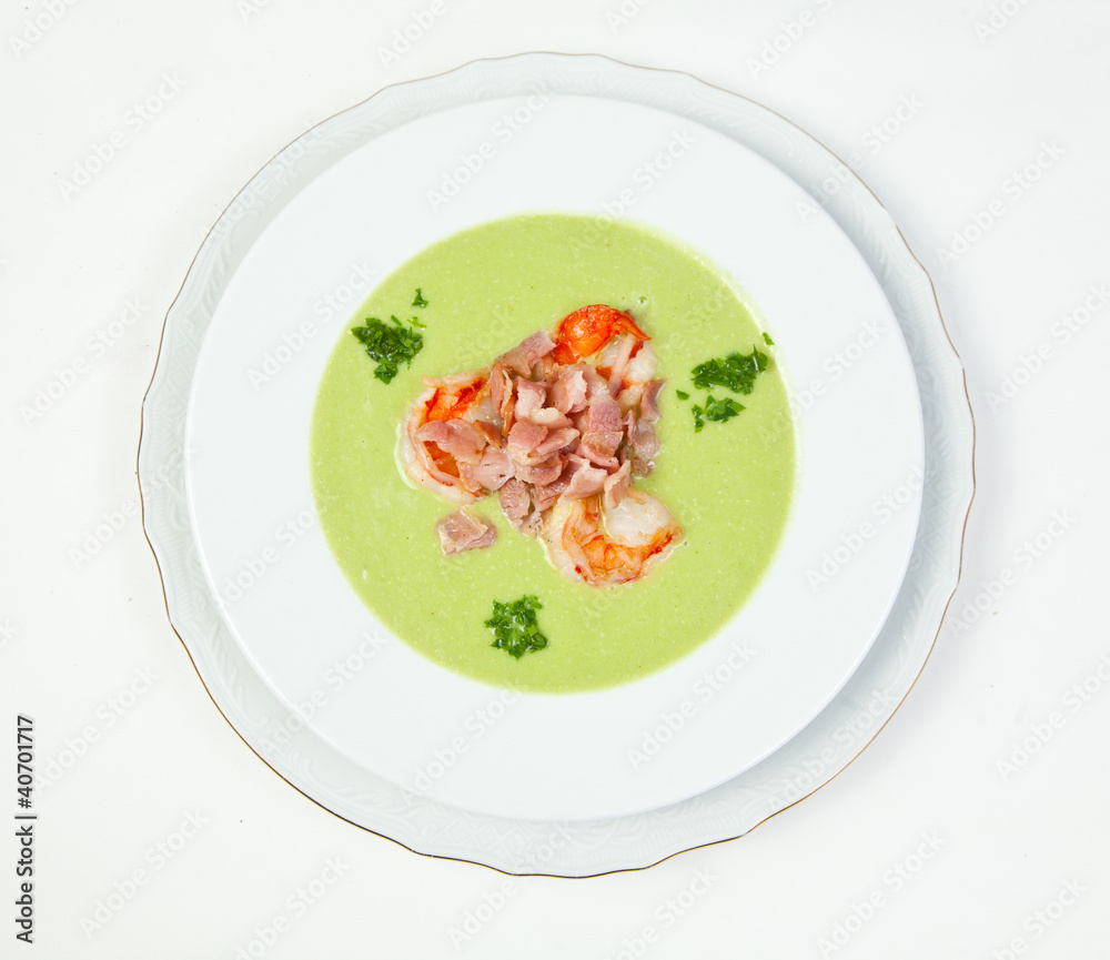 Pea soup with shrimps and bacon