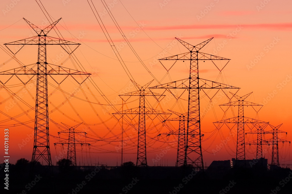 Strommasten bei Sonnenuntergang, Electricity pylons