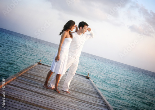 Perfekt happy love couple in white clothes on a jetty (Maldives) © XtravaganT