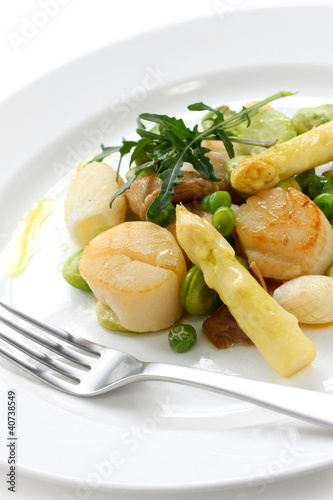 sauteed scallops,  white asparagus and broad beans