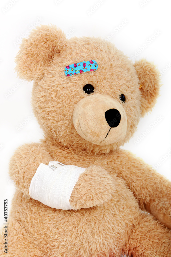Teddybär mit einem Armverband