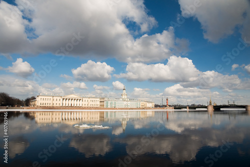 Виды весеннего Санкт-Петербурга. Кунсткамера, Дворцовый мост.