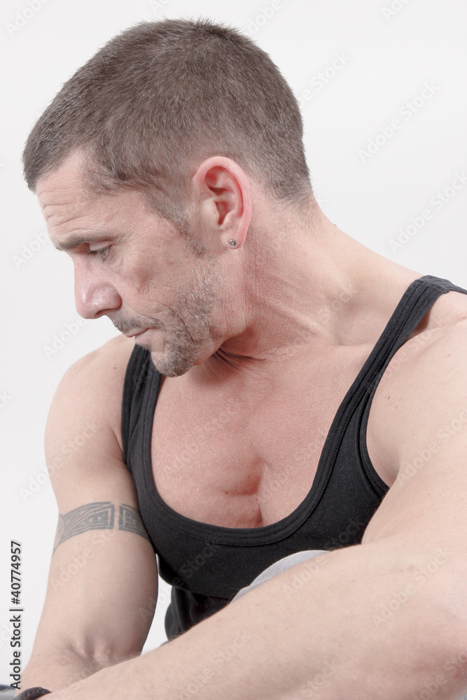 Fototapeta premium Mann der in Gedanken versunken ist