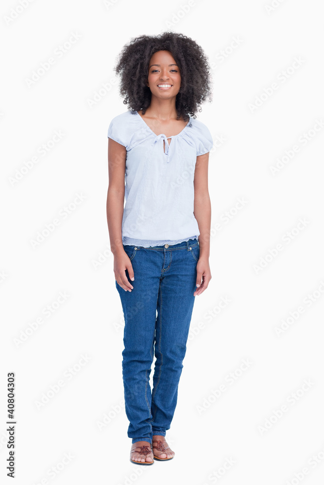 Obraz premium Young woman standing upright while showing a great smile