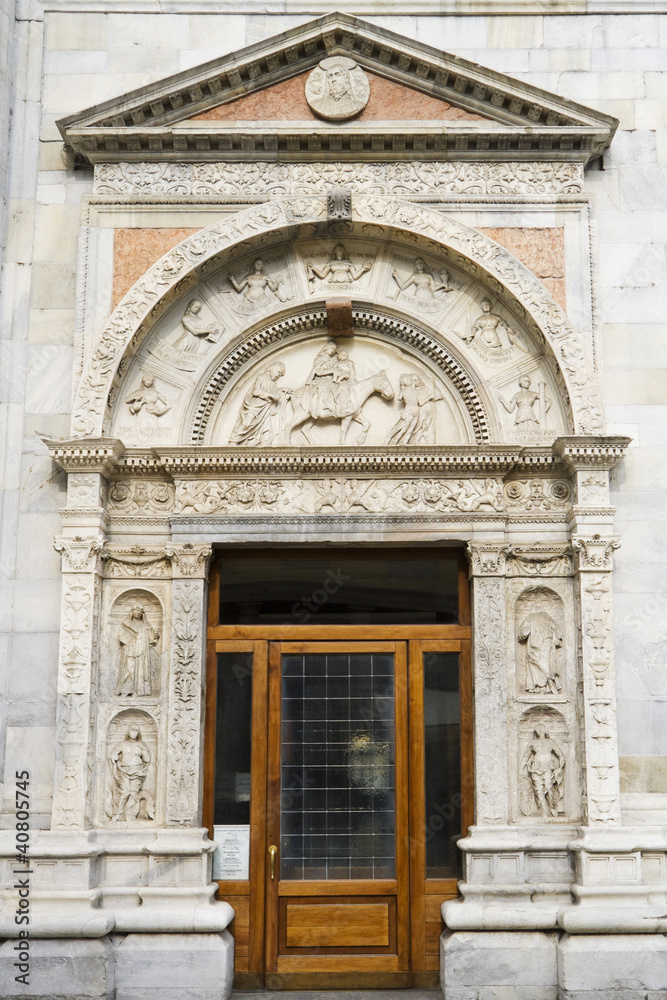 ingresso della cattedrale di como