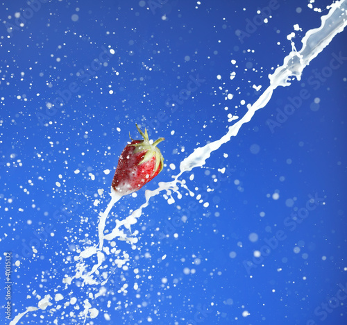strawberries in milk splashes