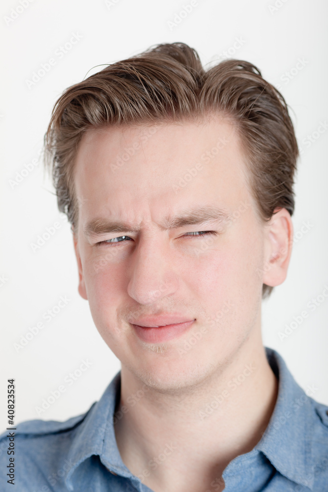 Obraz premium distrustful look