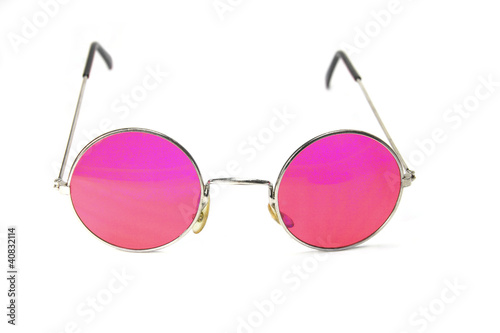 Runde rosa-rote Sonnenbrille