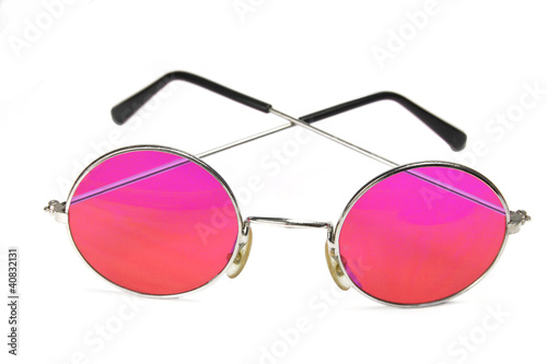 Runde rosa-rote Sonnenbrille