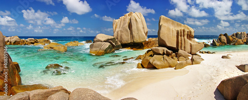 Fototapeta Naklejka Na Ścianę i Meble -  amazing Seychelles - panoramic picture of rocky beach