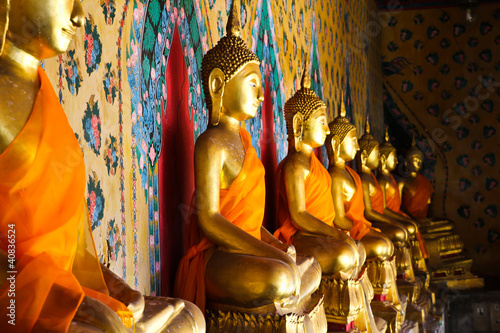 Canvas Print Buddha statue at Wat Arun Bangkok Thailand.