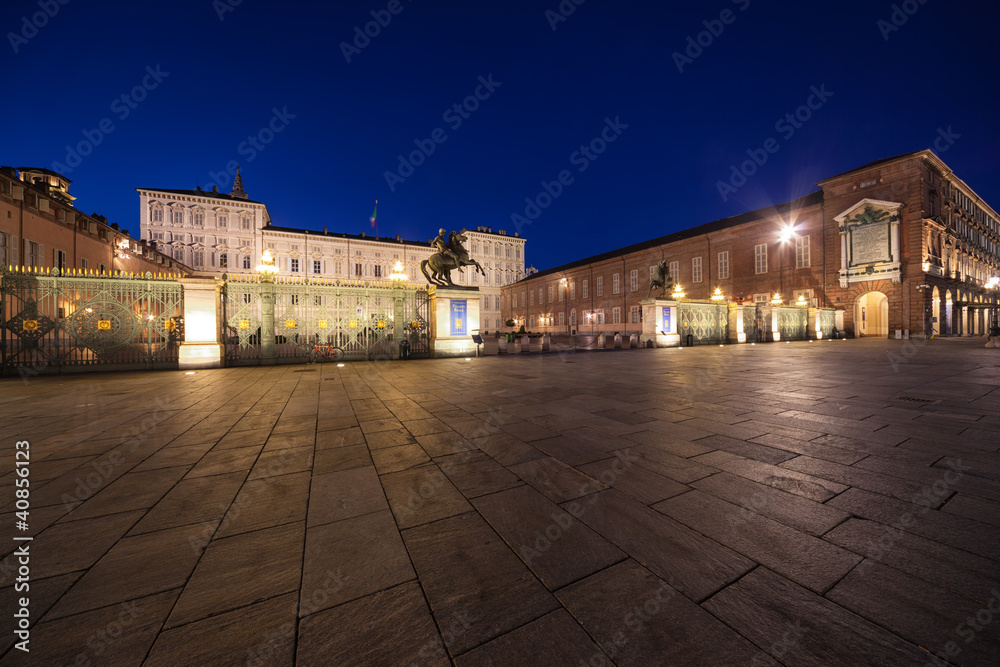 Palazzo Reale di Torino di notte - Piazza Castello