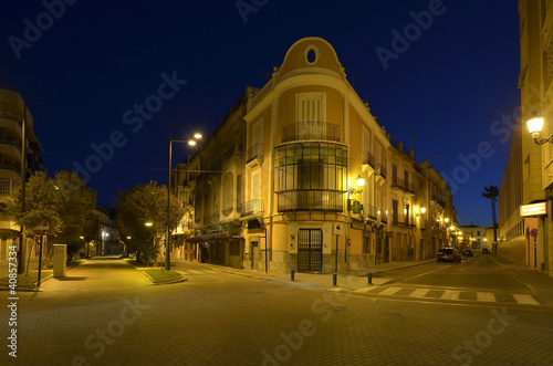 Straßenszene Orihuela bei Nacht