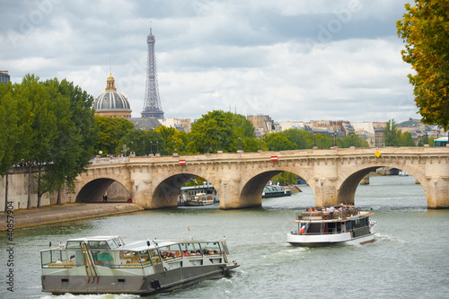 Paris Cruise Boats Seine Eiffel Tower
