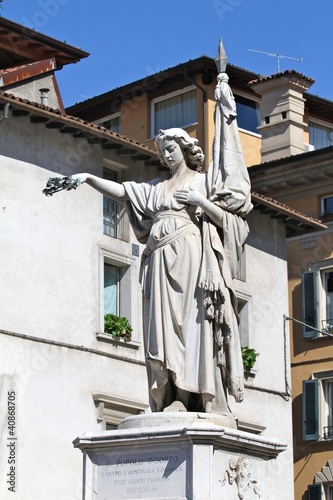 brescia - statua commemorativa delle dieci giornate photo