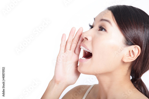 Foto Yelling woman mouth closeup