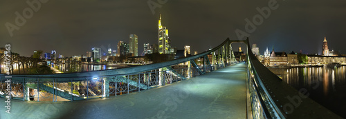 beleuchtetes Frankfurt vom eisernen Steg Panorama